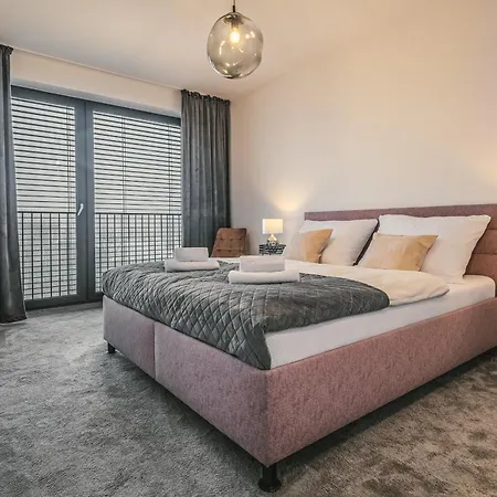 Hello Ema - Moderny Mestsky *