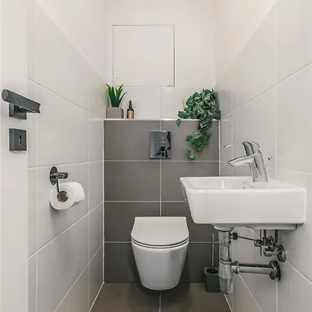 Hello Ema - Moderny Mestsky