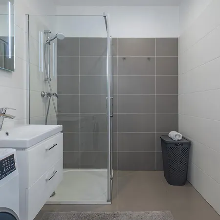 Apartment Hello Ema - Moderny Mestsky